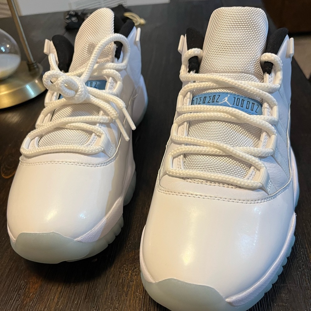 Jordan 11 low Legend Blue